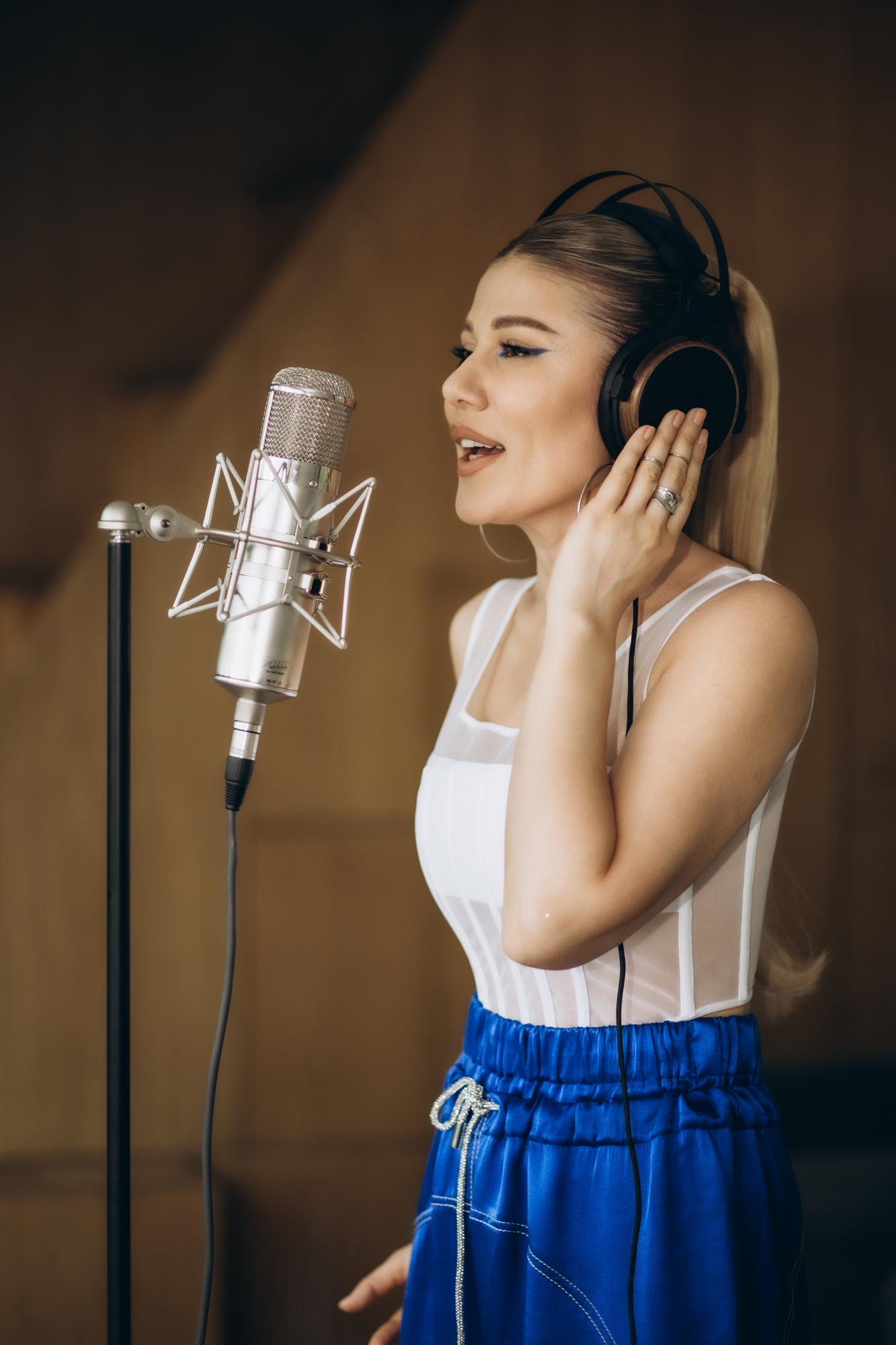 "Изменилось все". Алена Омаргалиева - о поездках Тамерлана "на ноль", жизни в Польше и сольной карьере